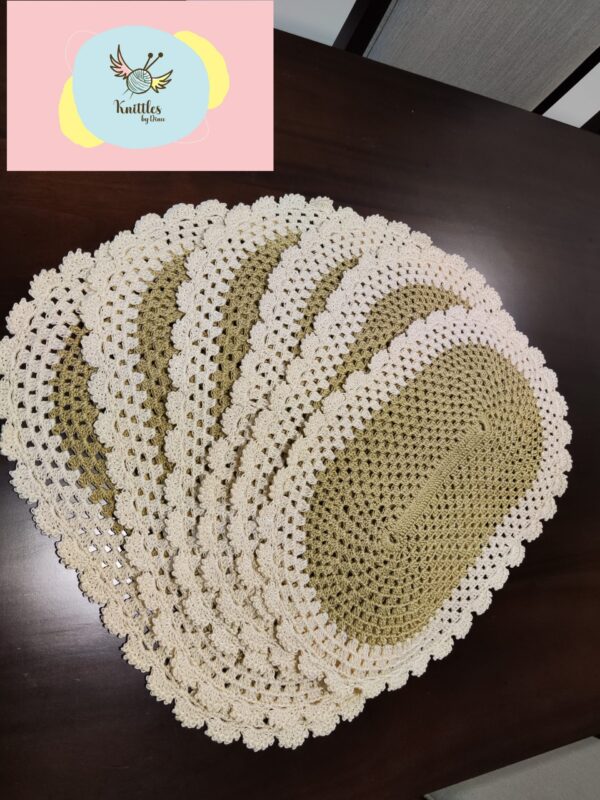 Oval table mats